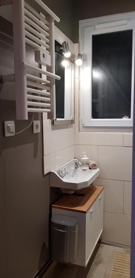 Agreable Petite Maison Proche Joigny Chamvres Exterior photo